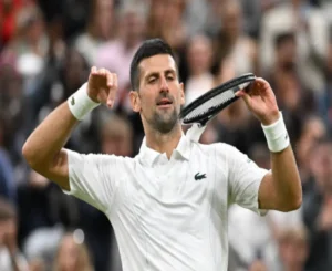 Novak Djokovic is playing the violin at Wimbledon